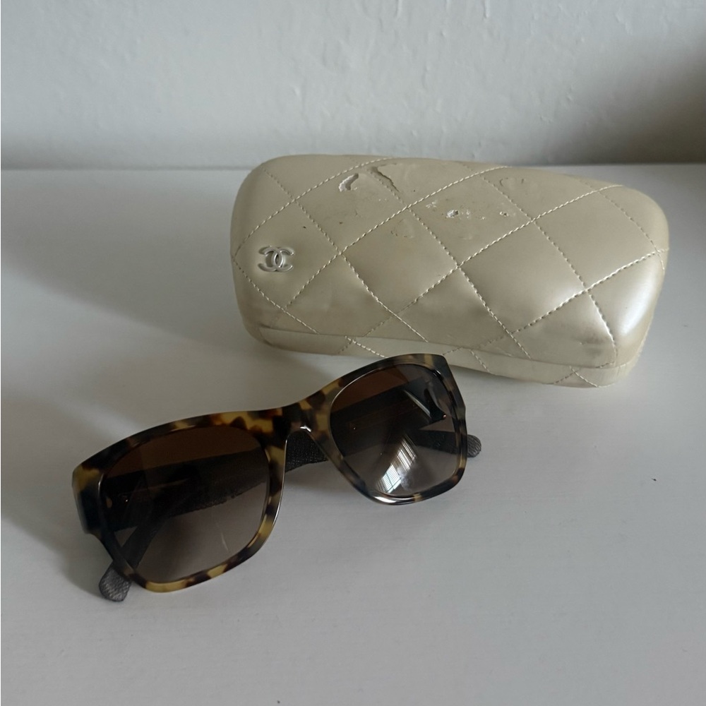 Chanel Tortoiseshell Cat Eye Sunglasses Tweed Arms Gold CC Logo Italy - Picture 2 of 12